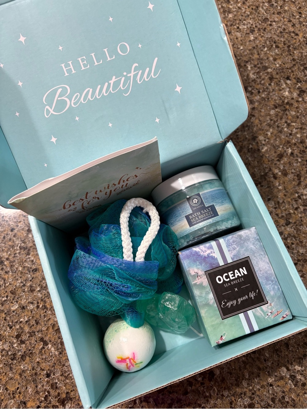 New Sea Breeze Spa 8 pc Kit – Salts, Bomb, Soap, Loofah, Candle, Card, Gift Box
